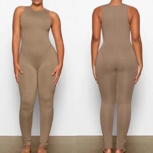 NWT SKIMS SCUBA SWIM SPORT FULL LENGTH WETSUIT IN‎ DESERT SIZE XL